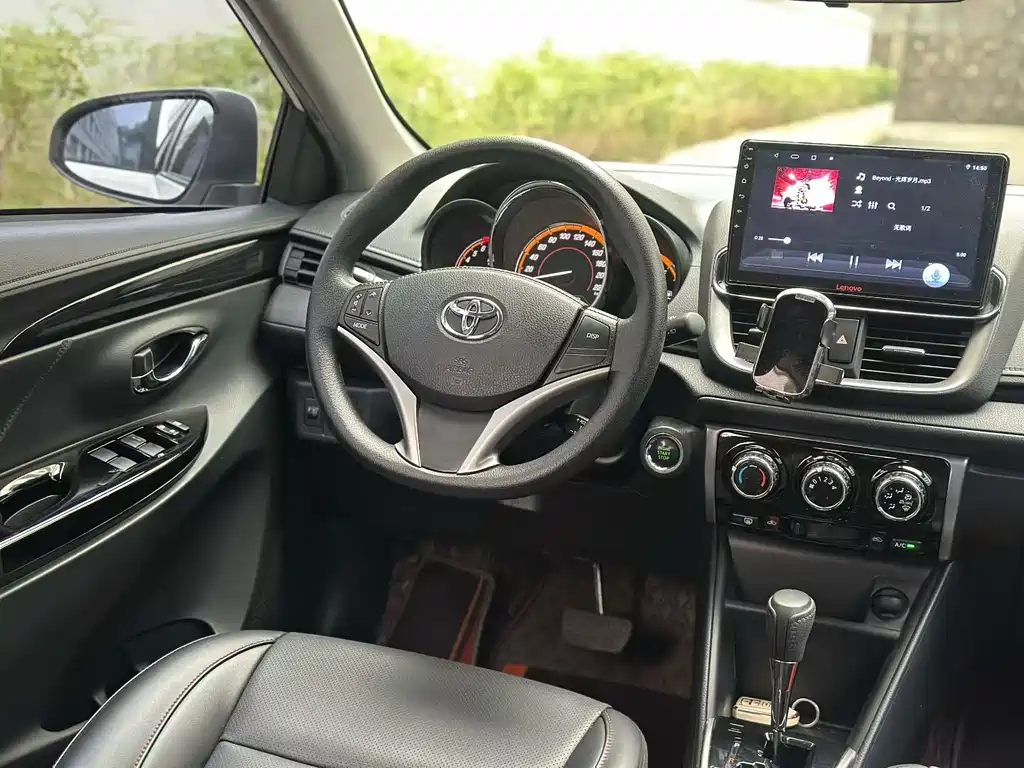 Toyota Yaris L 2023 — фото 7