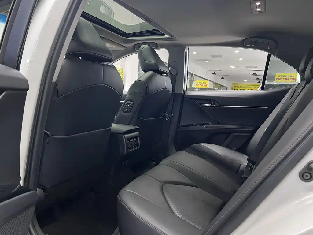 Toyota Camry 2019 — фото 21
