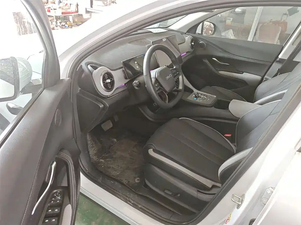 BYD Seal 05 DM-i 2025 — фото 16