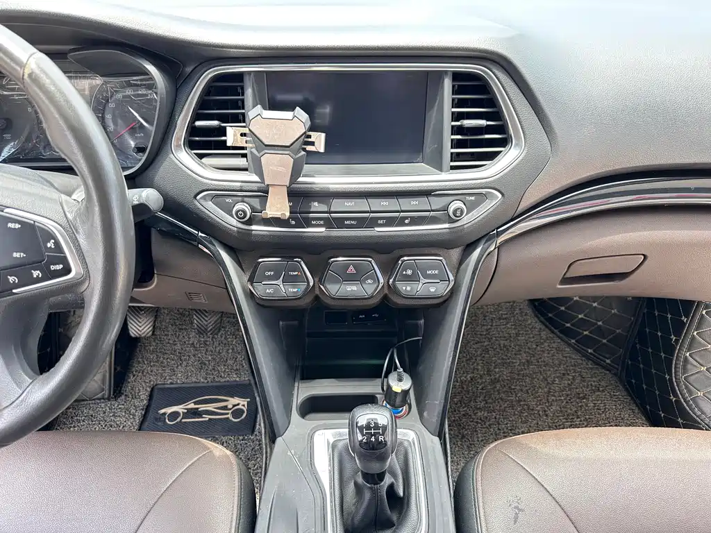 GAC Motor Trumpchi GS4 2017 — фото 15