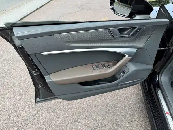 Audi A7L 2023