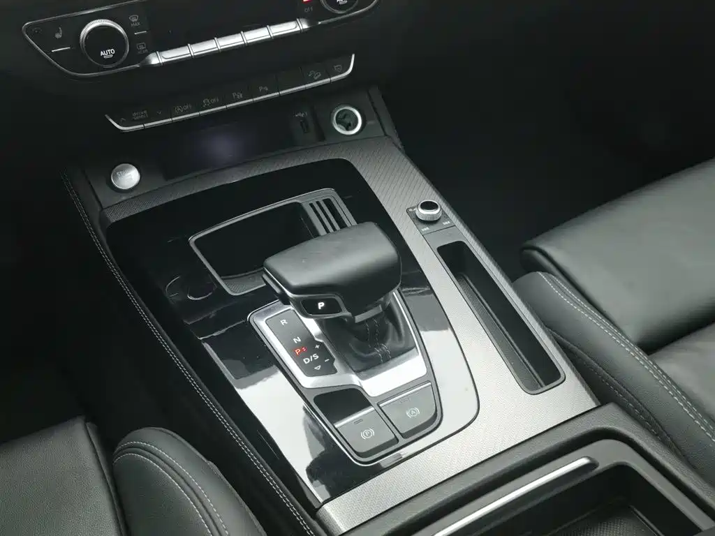 Audi Q5L 2021 — фото 13