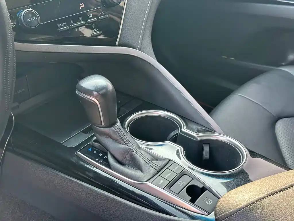 Toyota Camry 2018 — фото 15
