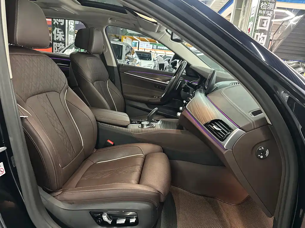 BMW 5 Series 2023 — фото 14