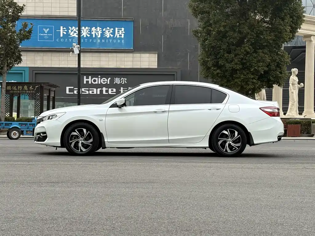 Honda Accord 2017 — фото 25