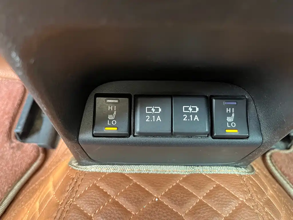 Lexus UX New Energy 2020 — фото 30