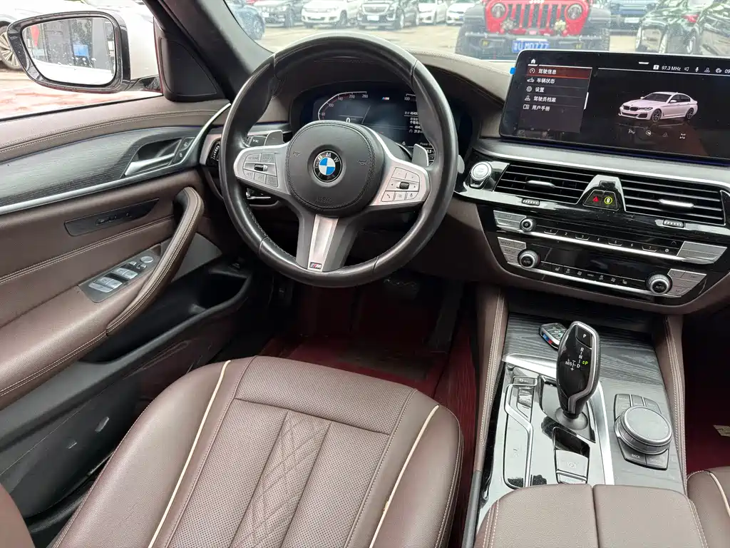 BMW 5 Series 2023 — фото 11