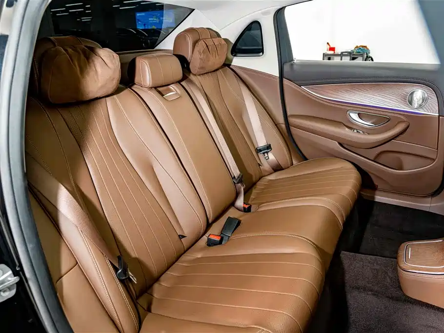 Mercedes-Benz E-Class 2023 — фото 22