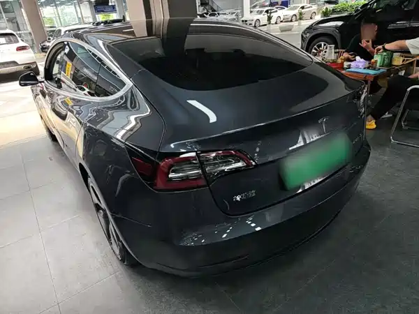 Tesla Model 3 2020