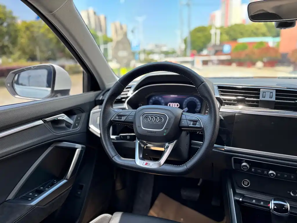 Audi Q3 Sportback 2021 — фото 13