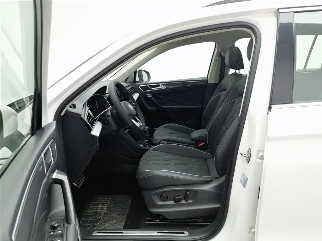 Volkswagen Tiguan L 2022 — фото 10