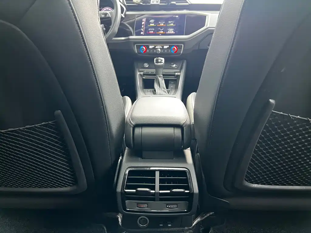 Audi Q3 2019 — фото 14