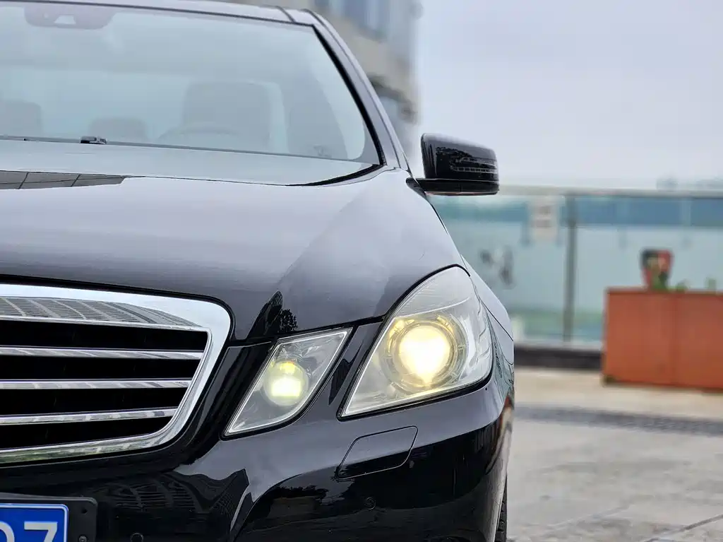 Mercedes-Benz E-Class 2010 — фото 19
