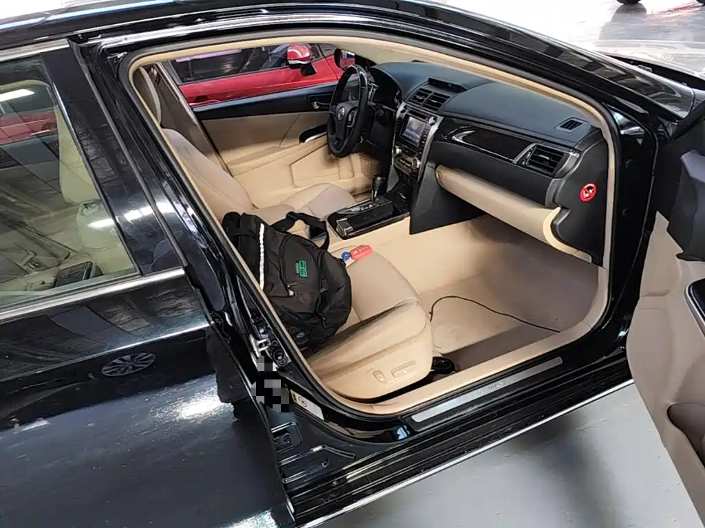 Toyota Camry 2015 — фото 11
