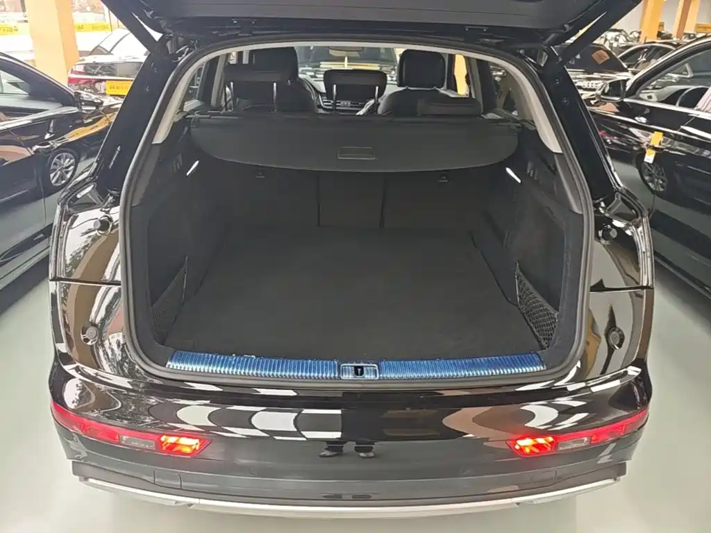 Audi Q5L 2023 — фото 19
