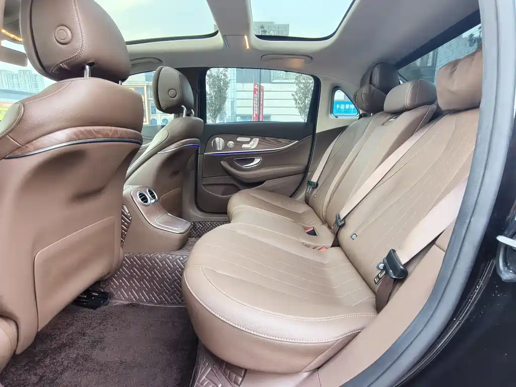 Mercedes-Benz E-Class 2023 — фото 15