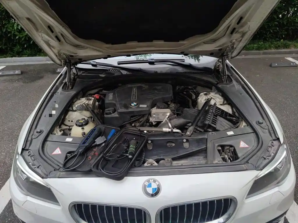BMW 5 Series 2014 — фото 11