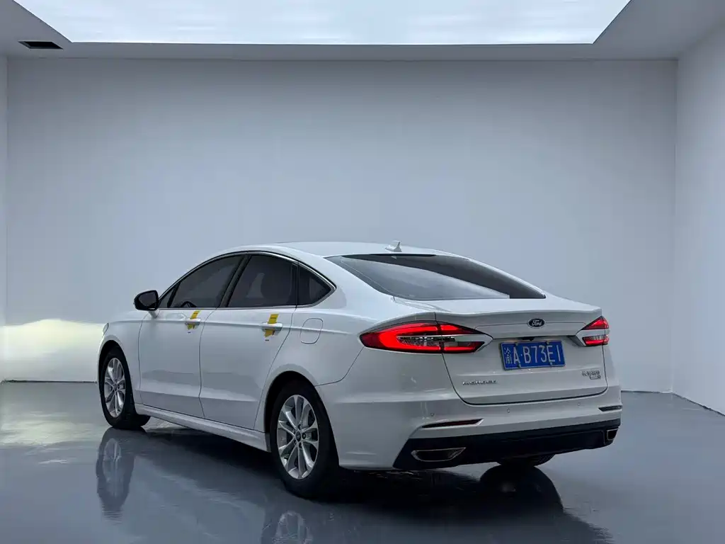 Ford Mondeo 2022 — фото 8