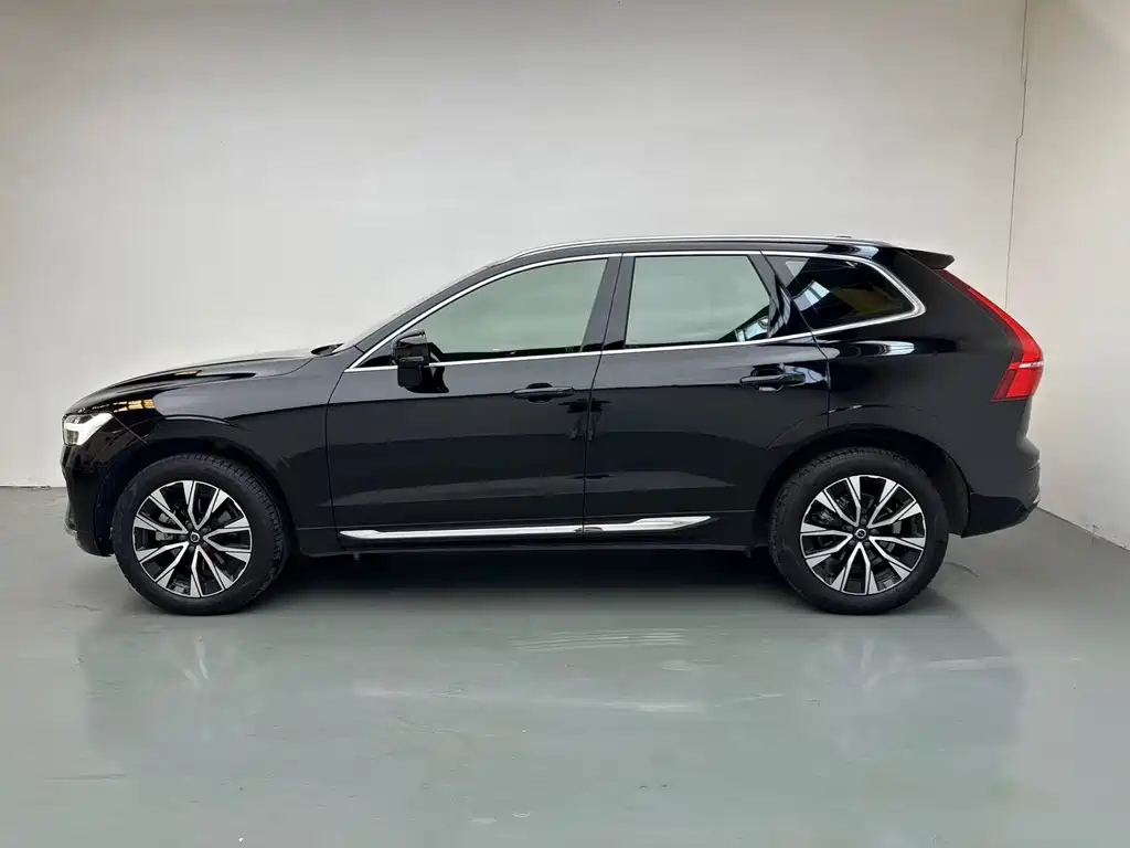 Volvo XC60 2023 — фото 3