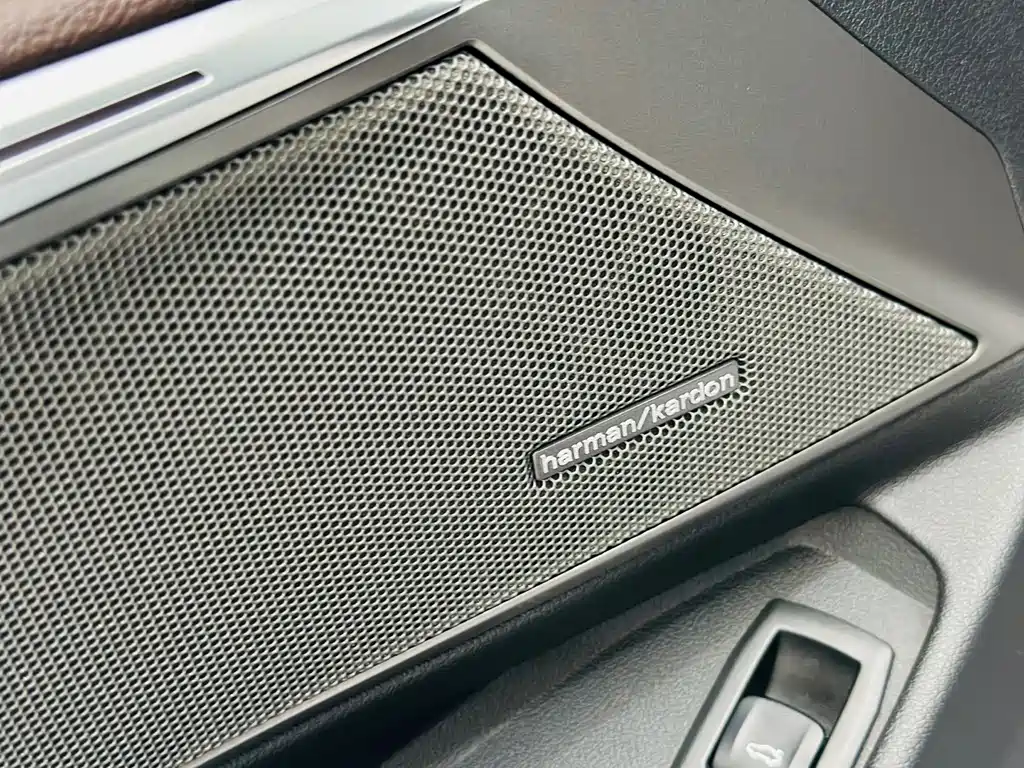 BMW 3 Series 2024 — фото 14