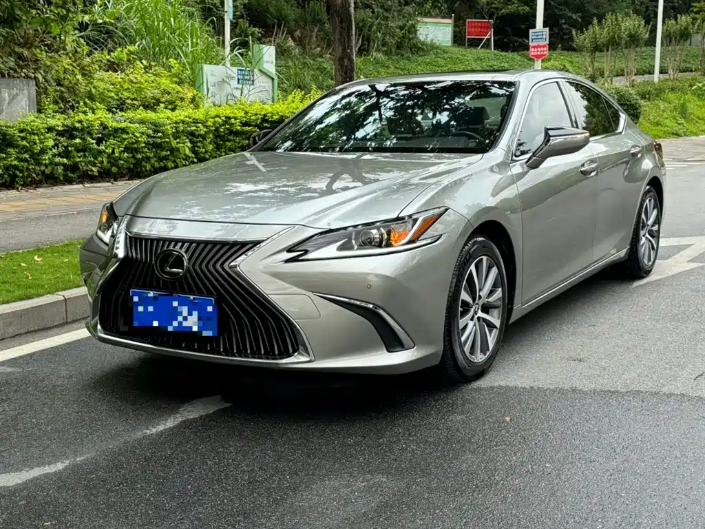 Lexus ES 2019 — фото 8