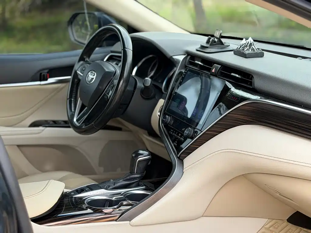 Toyota Camry 2018 — фото 17