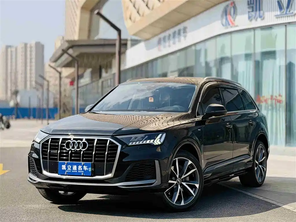 Audi Q7 2022 — фото 1