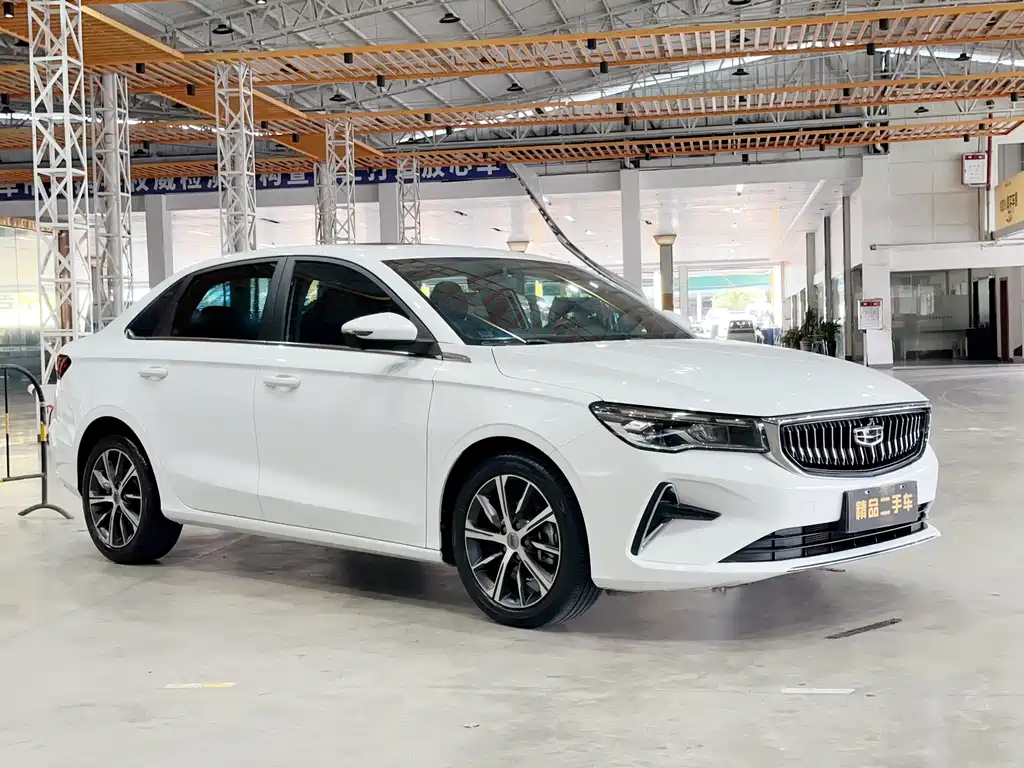 Geely Emgrand 2022
