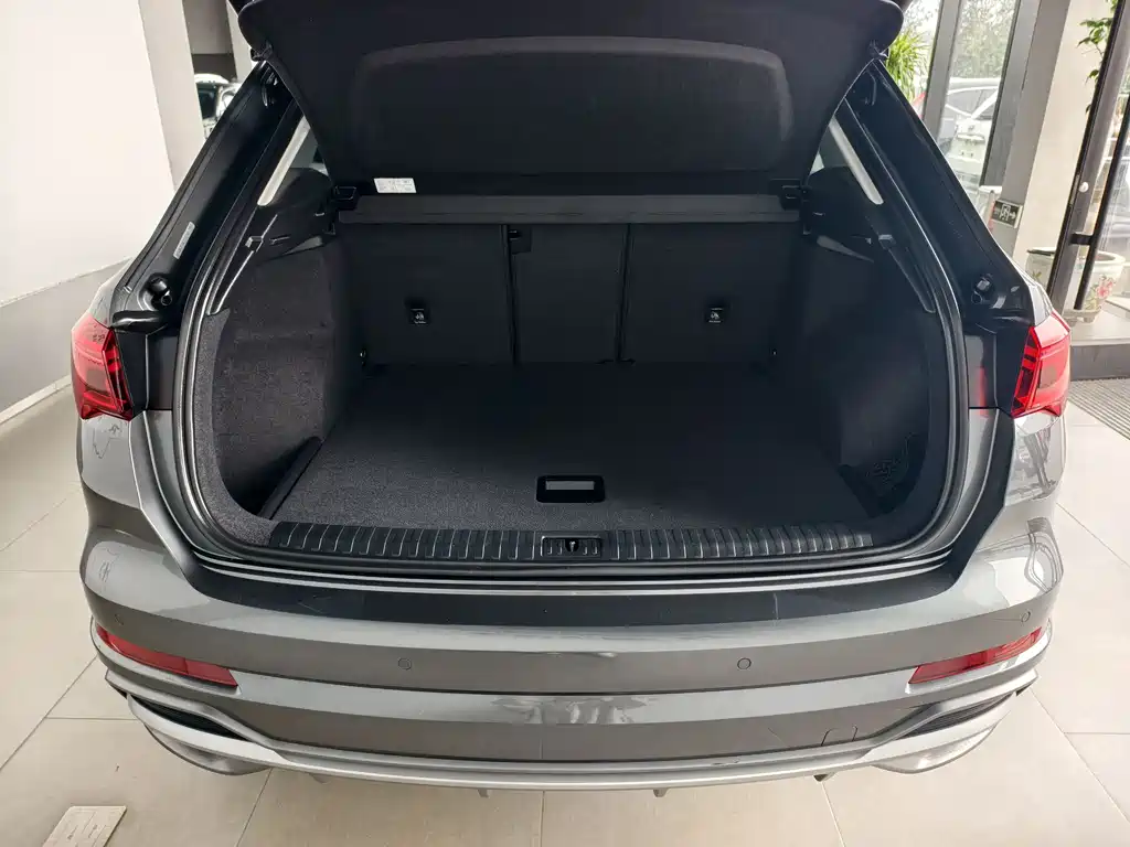 Audi Q3 2020 — фото 15