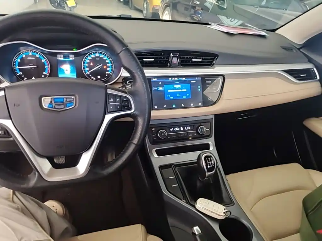 Geely Emgrand 2018 — фото 10