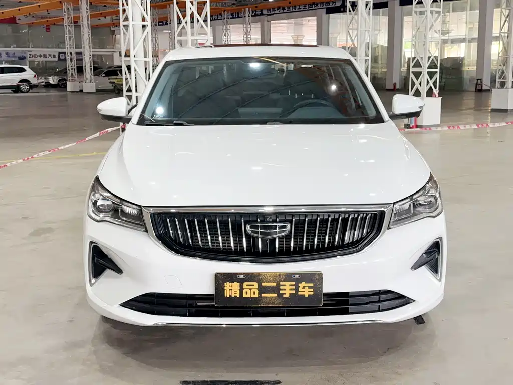 Geely Emgrand 2022