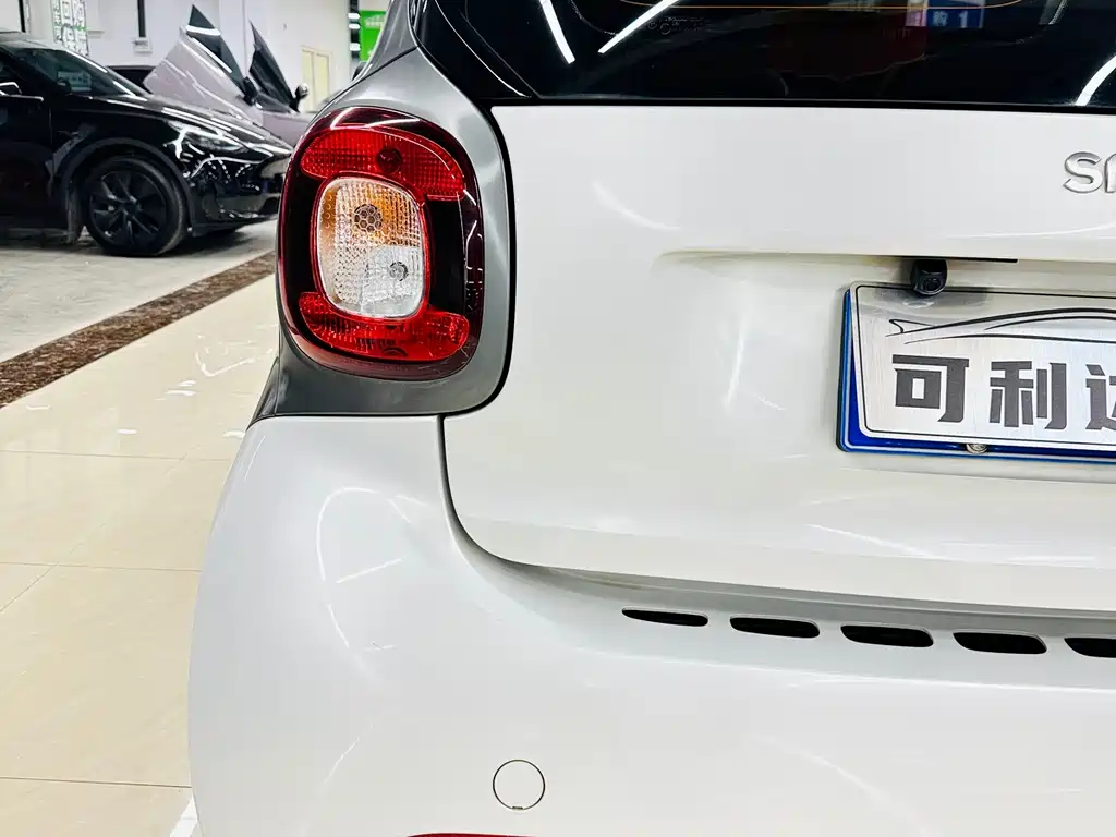 smart Fortwo 2018 — фото 10