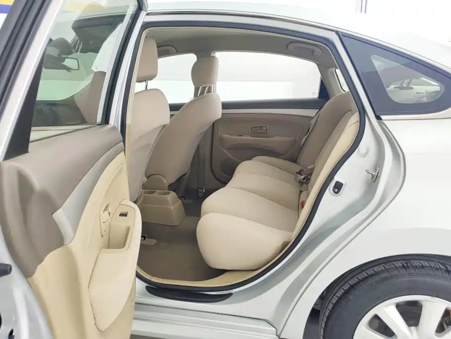 Nissan Sylphy 2015 — фото 11