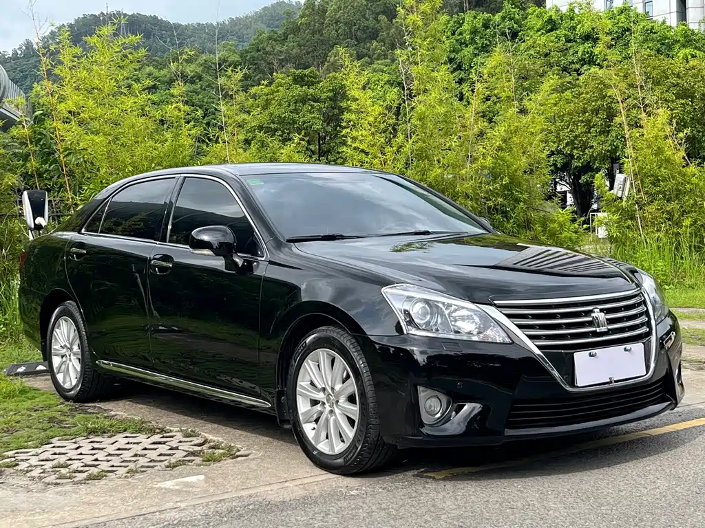 Toyota Crown 2015