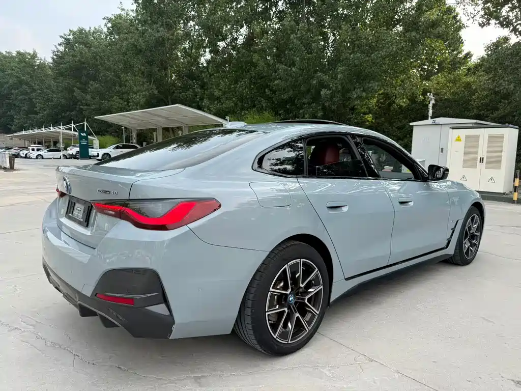 BMW i4 2023 — фото 9