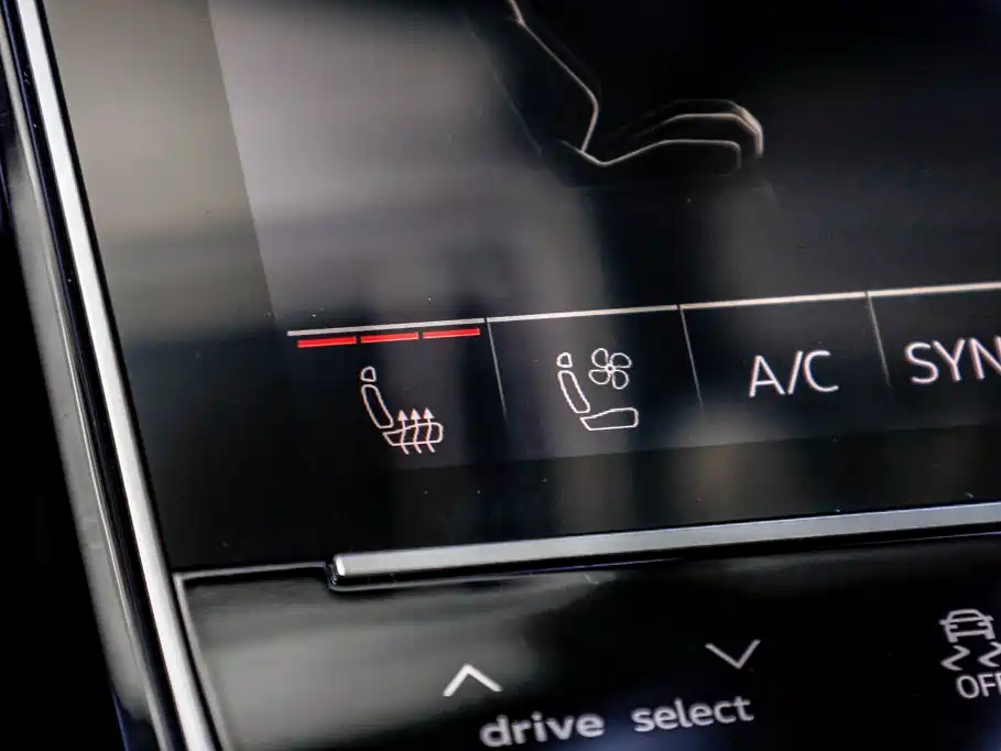 Audi A8 2022 — фото 33