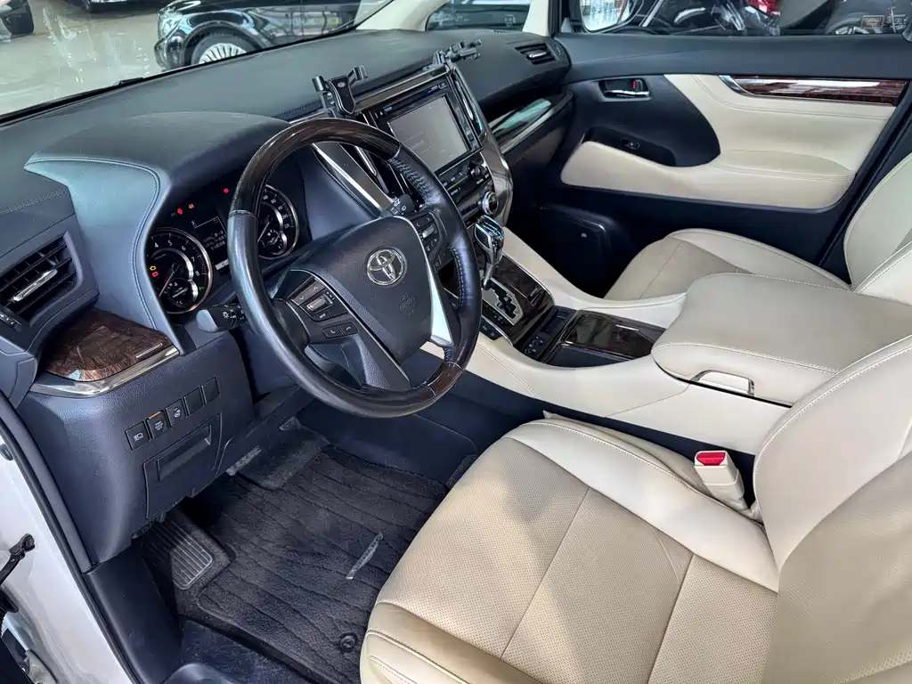 Toyota Alphard 2018 — фото 36