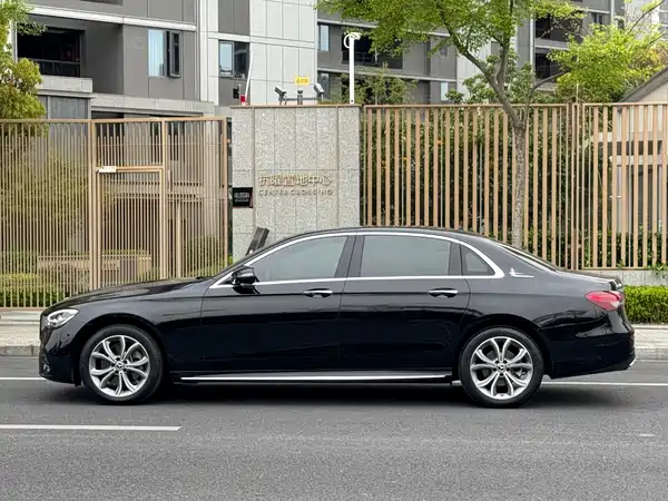 Mercedes-Benz E-Class 2022