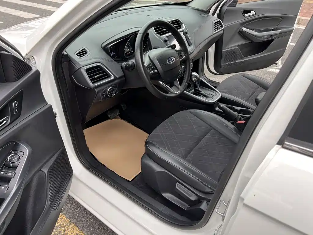 Ford Escort 2019 — фото 16