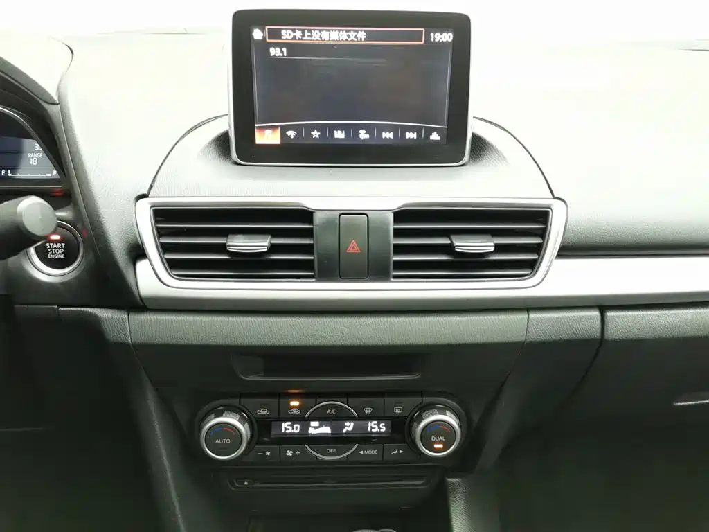 Mazda 3 Axela 2016 — фото 12