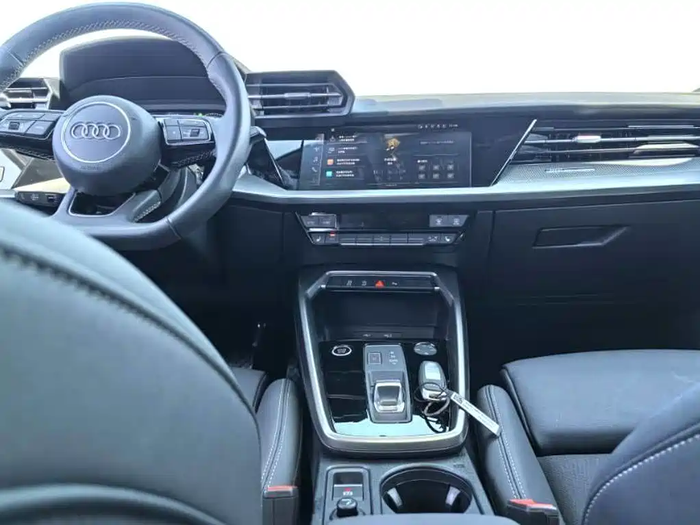 Audi A3 2023 — фото 12