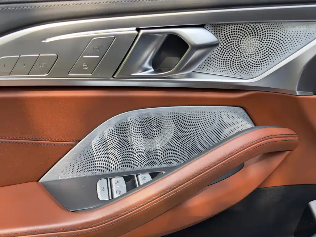 BMW 8 Series 2021 — фото 13