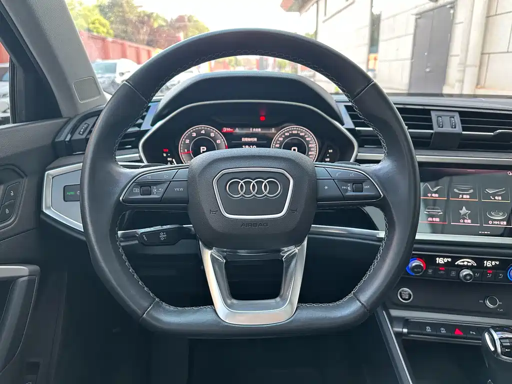 Audi Q3 2022 — фото 8