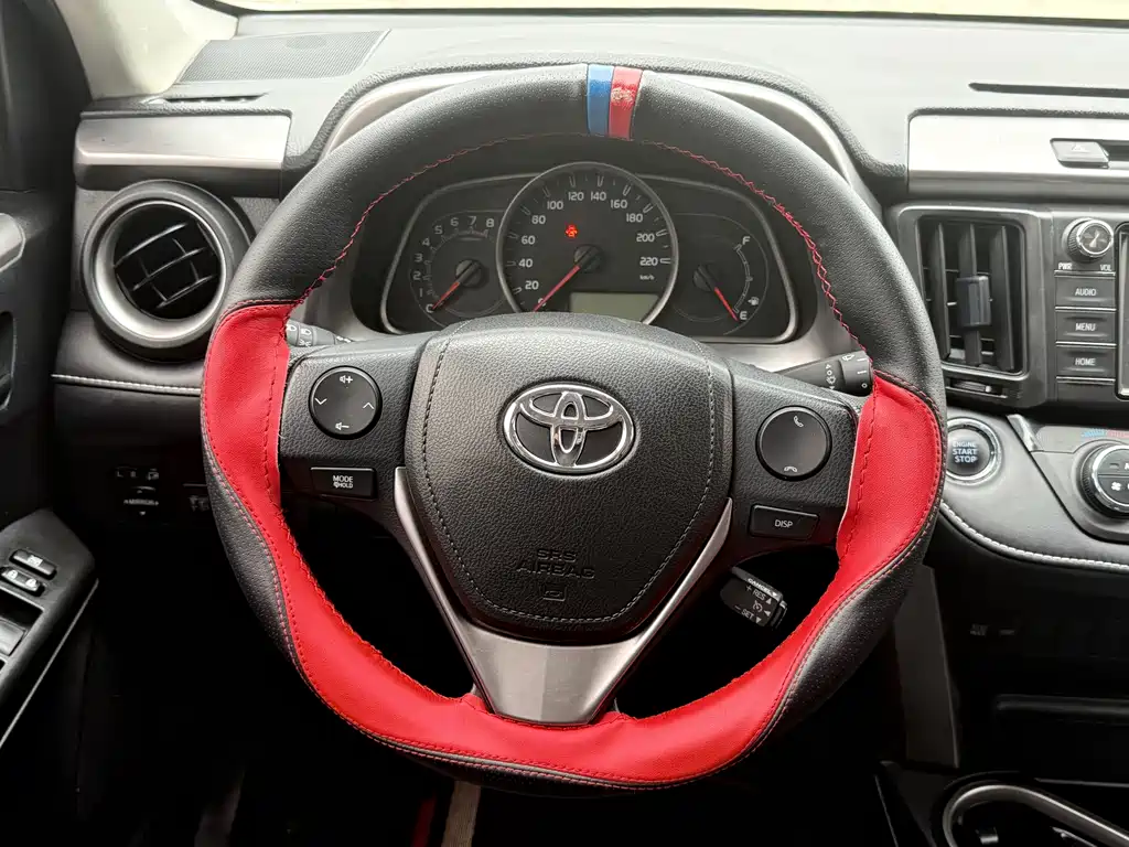 Toyota RAV4 2019 — фото 5