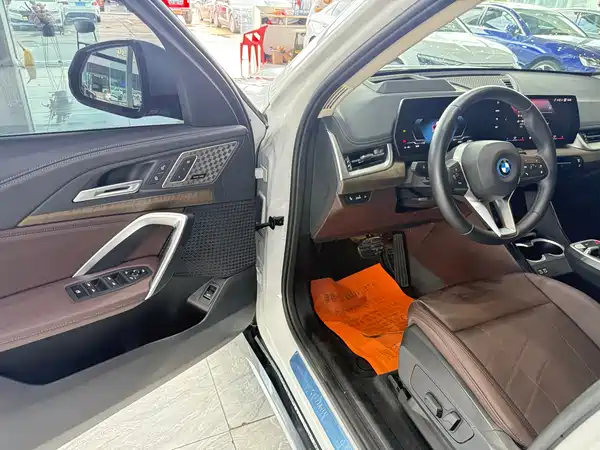 BMW iX1 2023