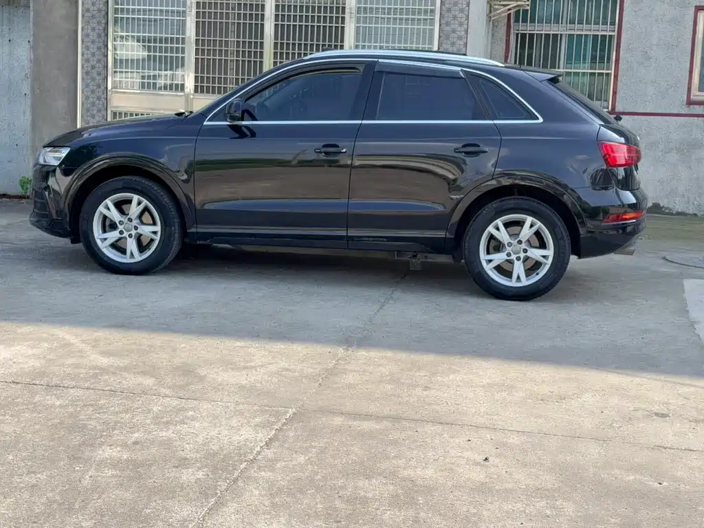 Audi Q3 2017 — фото 11