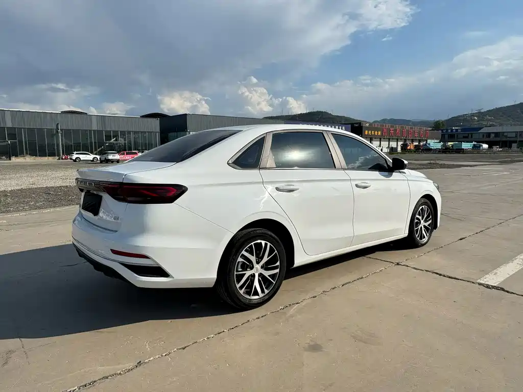 Geely Emgrand 2023