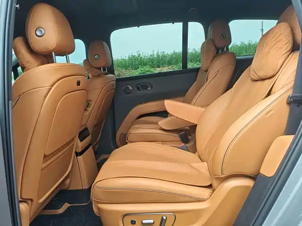 Li Auto i8 2025