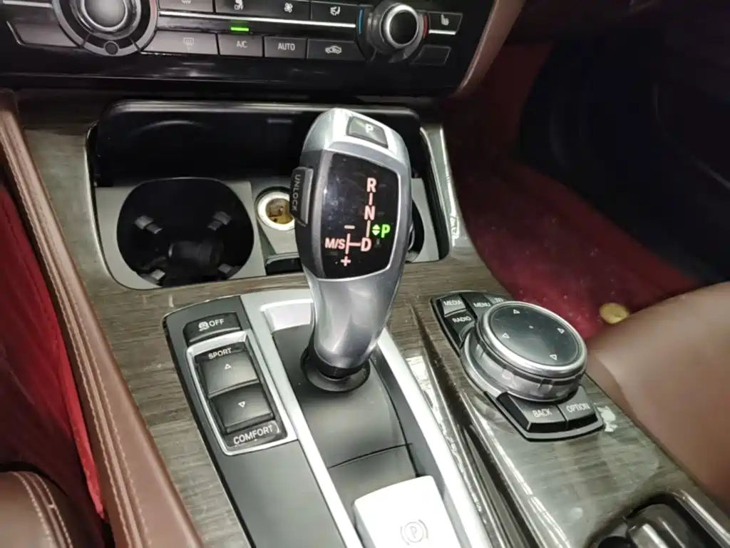 BMW 5 Series 2015 — фото 14