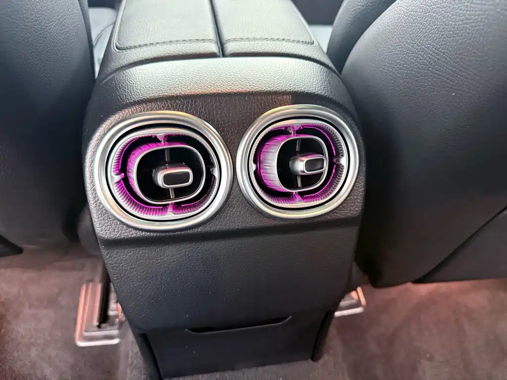 Mercedes-Benz C-Class 2023 — фото 8